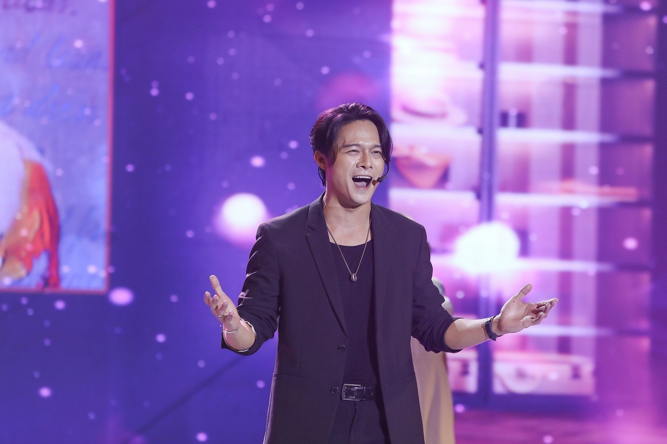 'Tình Bolero 2025': Quốc Trí nhận 'mưa lời khen' nhờ khả năng làm chủ sân khấu ấn tượng