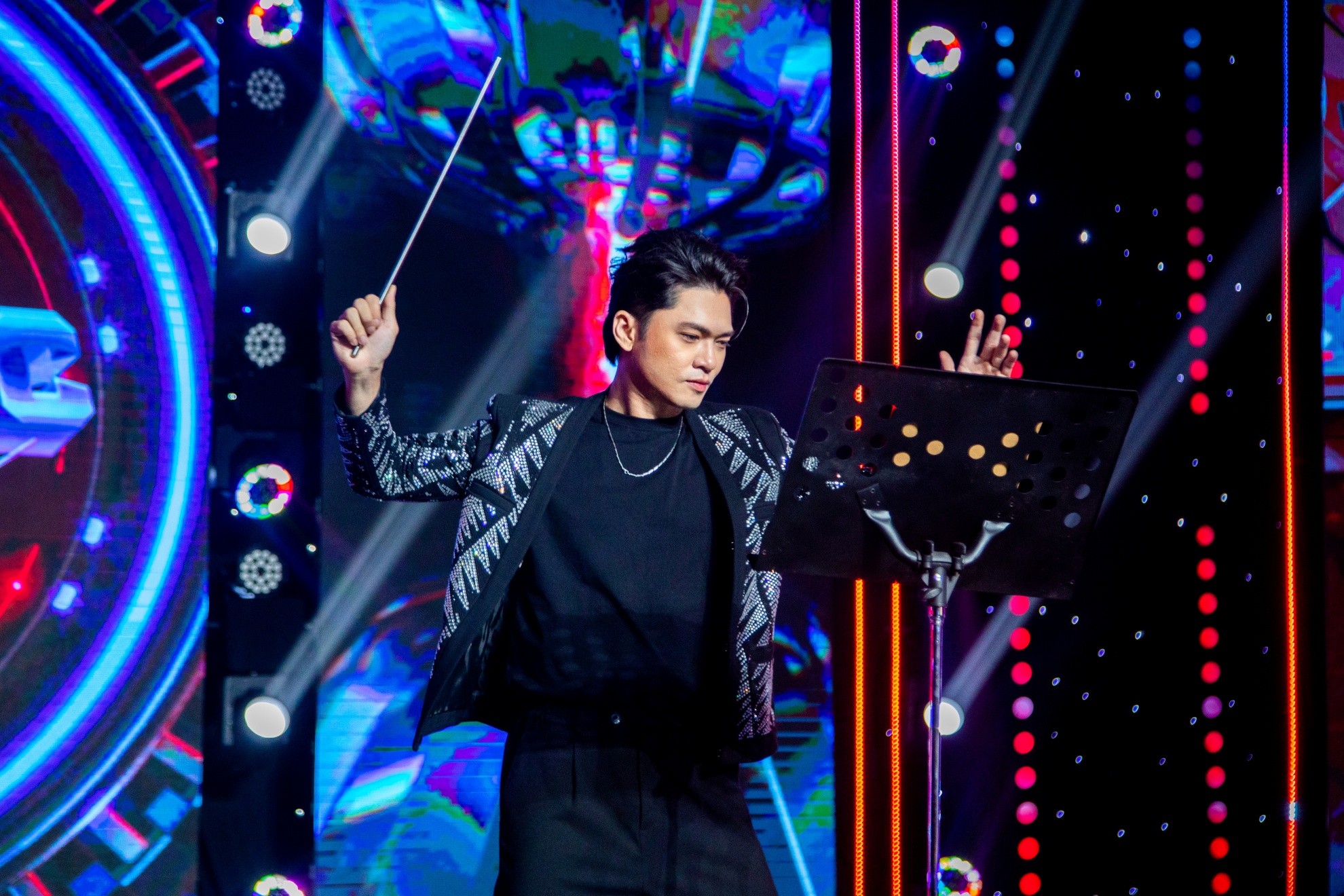 Đạo diễn Huỳnh Phúc Thanh Nhân đem đến sân khấu bùng nổ cho 'Thách thức giới hạn 2025'