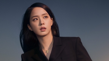 Jisoo: Ngôi sao đa tài hay chỉ là 'bình hoa di động'?