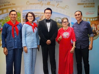 Đại sứ Việt Nam tại Singapore lan tỏa hình ảnh áo bà ba