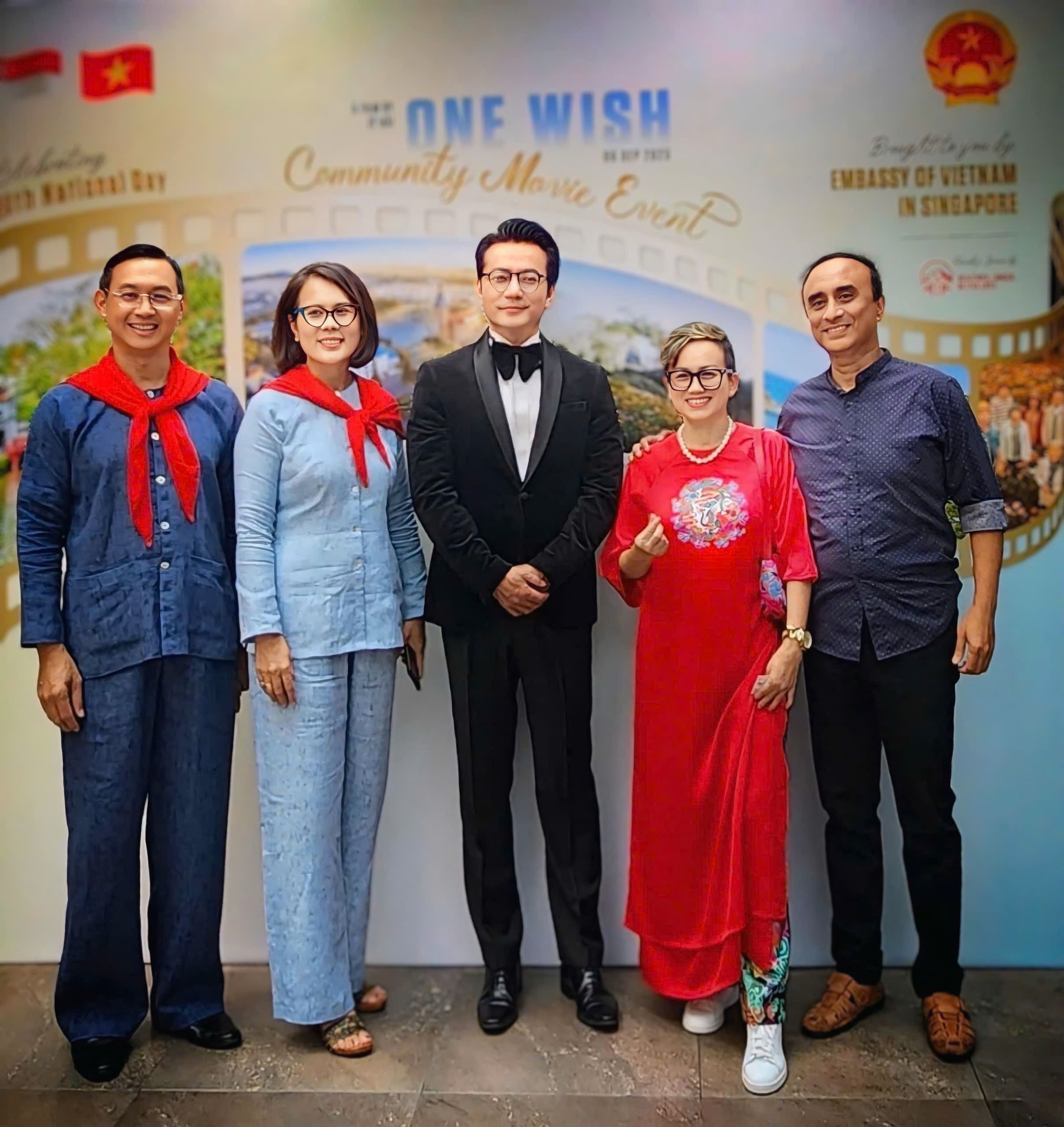 Đại sứ Việt Nam tại Singapore lan tỏa hình ảnh áo bà ba