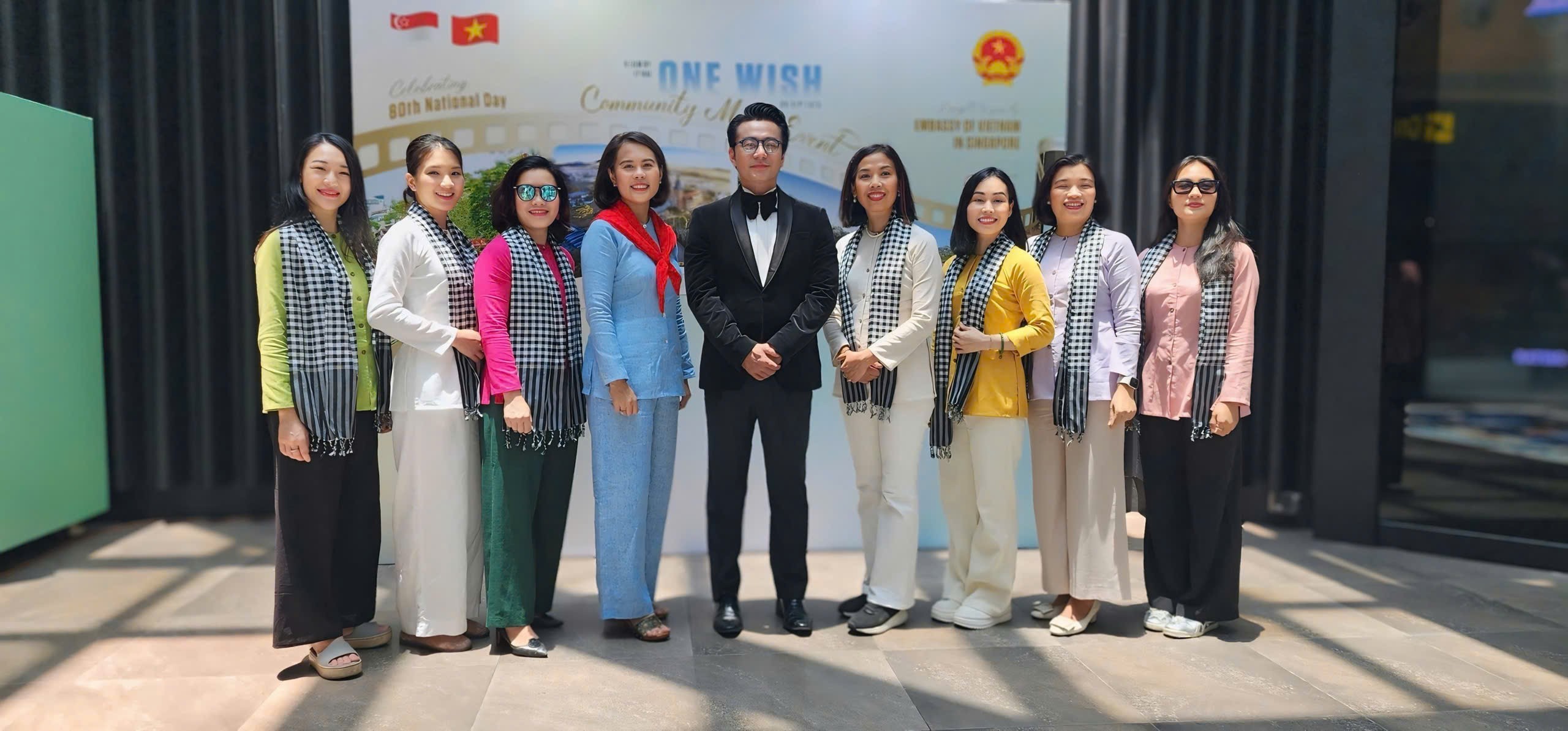 Đại sứ Việt Nam tại Singapore lan tỏa hình ảnh áo bà ba