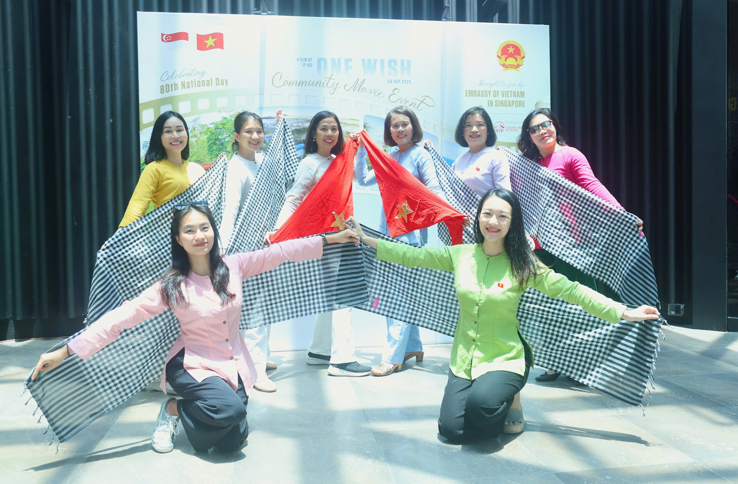 Đại sứ Việt Nam tại Singapore lan tỏa hình ảnh áo bà ba