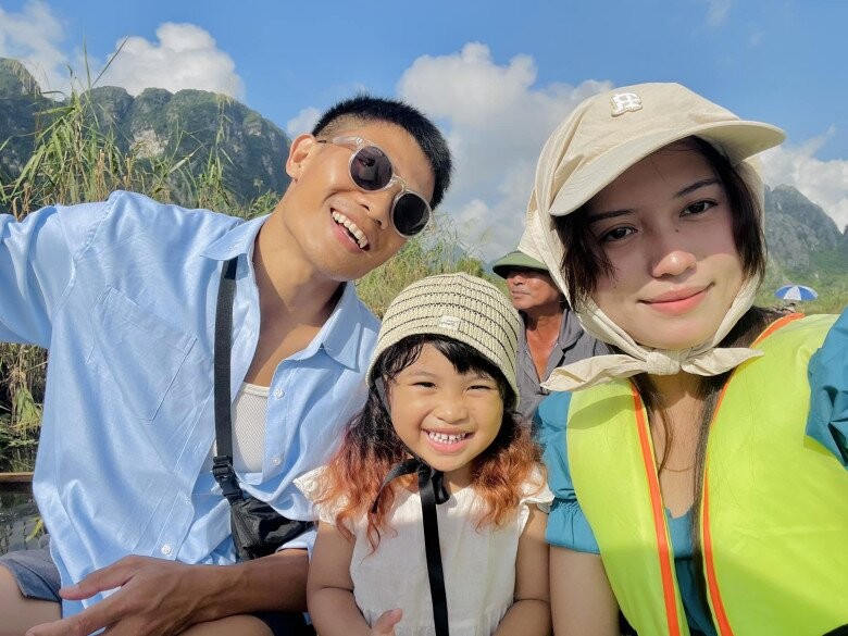 Bà xã anh Tạ trong 'Mưa đỏ': Tốt nghiệp Đạo diễn truyền hình, nhan sắc 'hack tuổi' như thiếu nữ tuổi 18