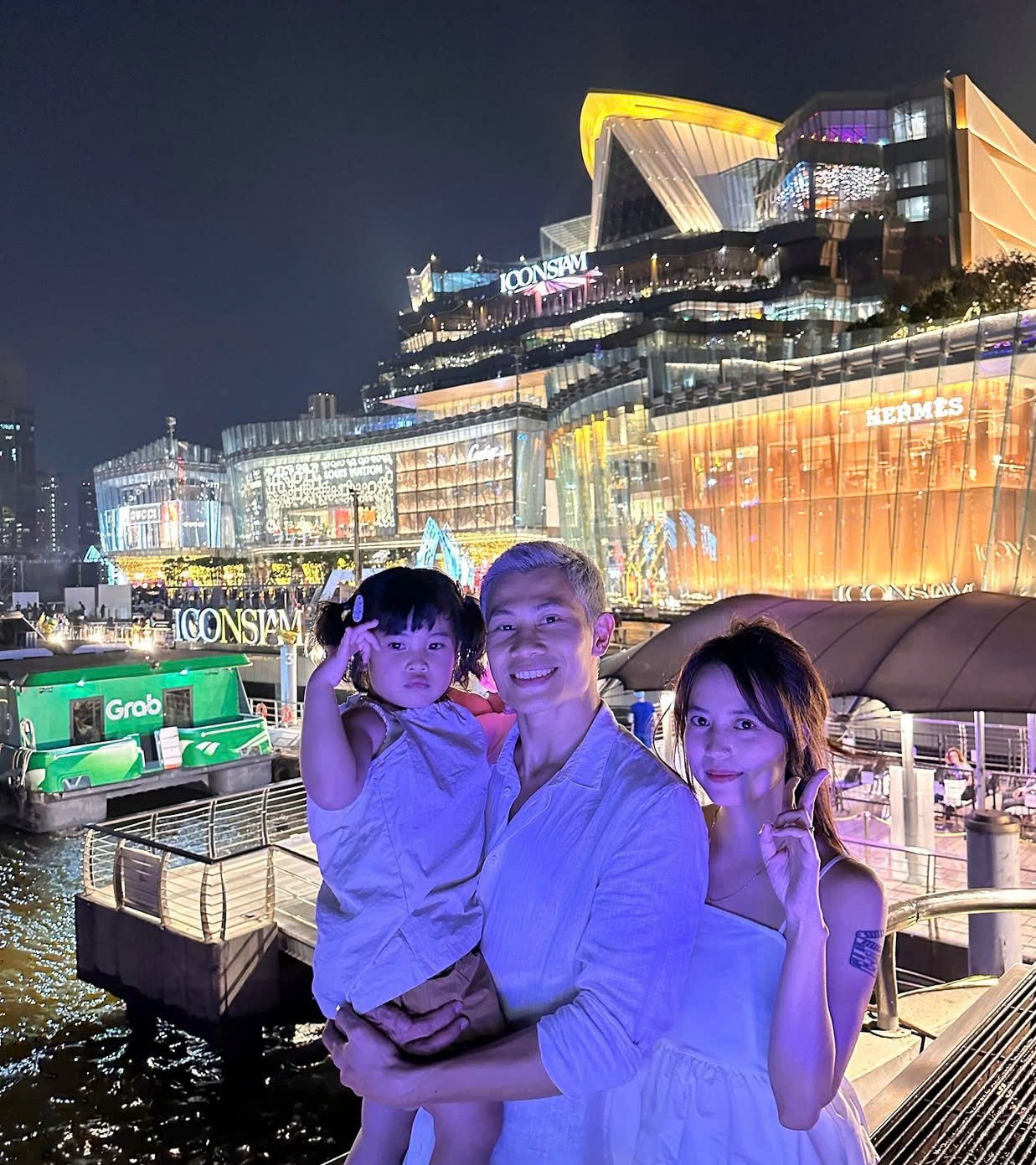 Bà xã anh Tạ trong 'Mưa đỏ': Tốt nghiệp Đạo diễn truyền hình, nhan sắc 'hack tuổi' như thiếu nữ tuổi 18