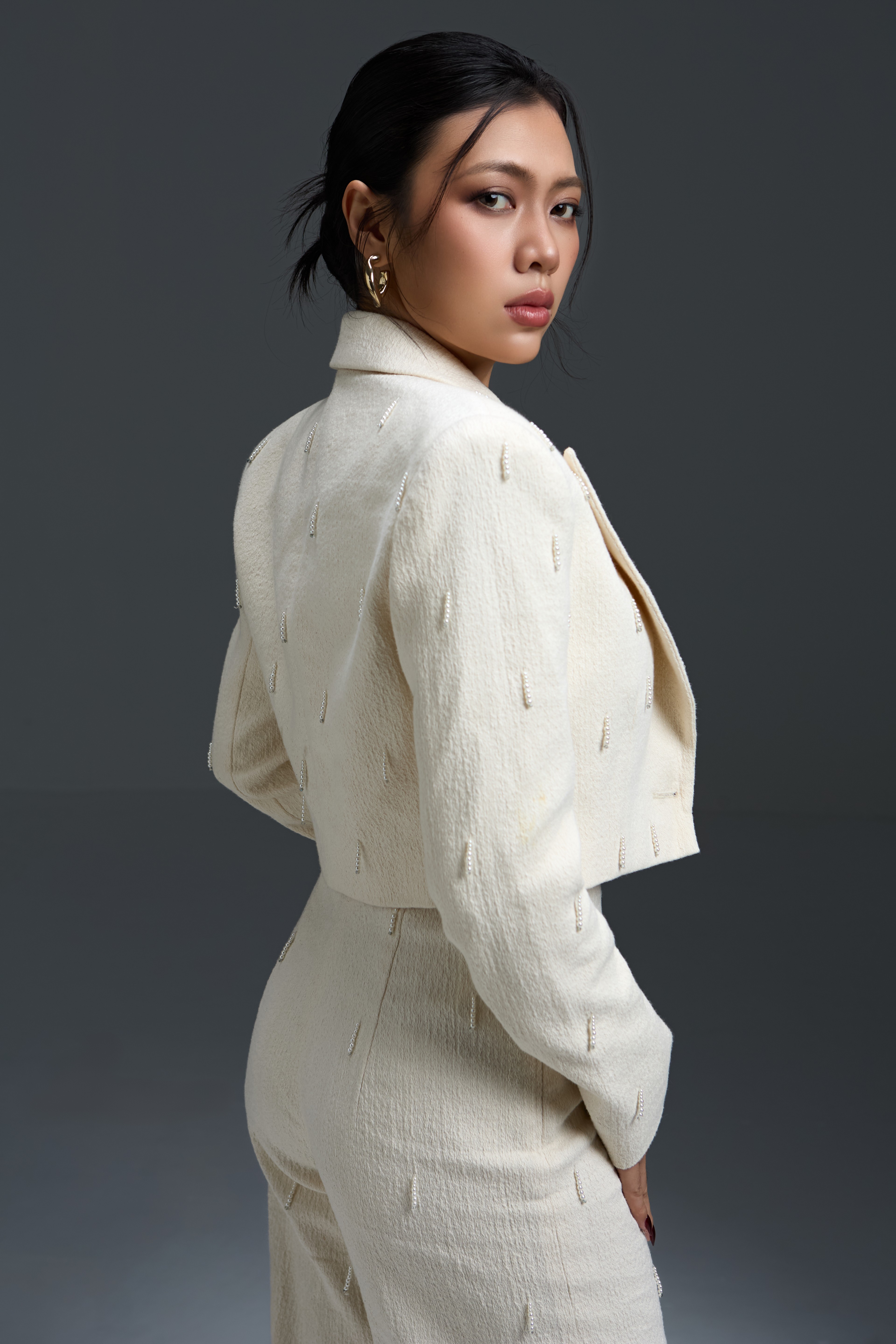 Diễn viên trẻ Thiên Thư cùng những 'cú xoay' vòng đời và vòng nghề