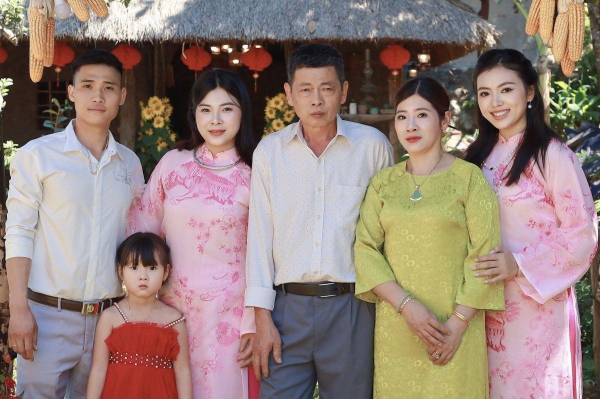 Diễn viên trẻ Thiên Thư cùng những 'cú xoay' vòng đời và vòng nghề