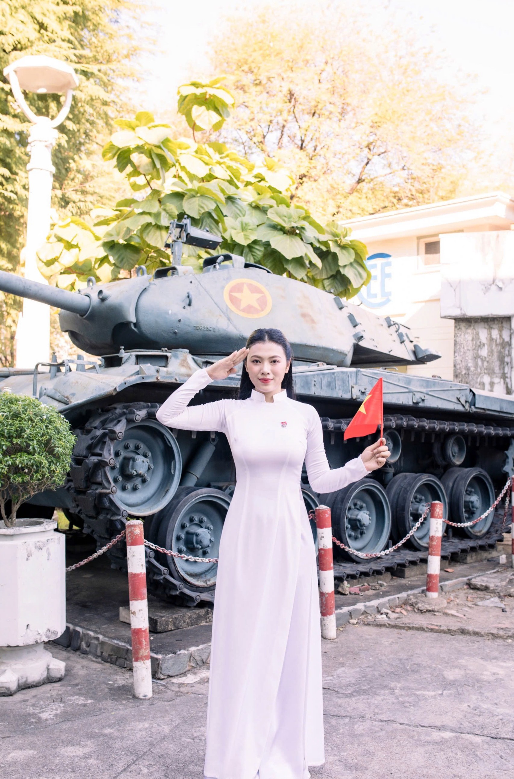 Diễn viên trẻ Thiên Thư cùng những 'cú xoay' vòng đời và vòng nghề