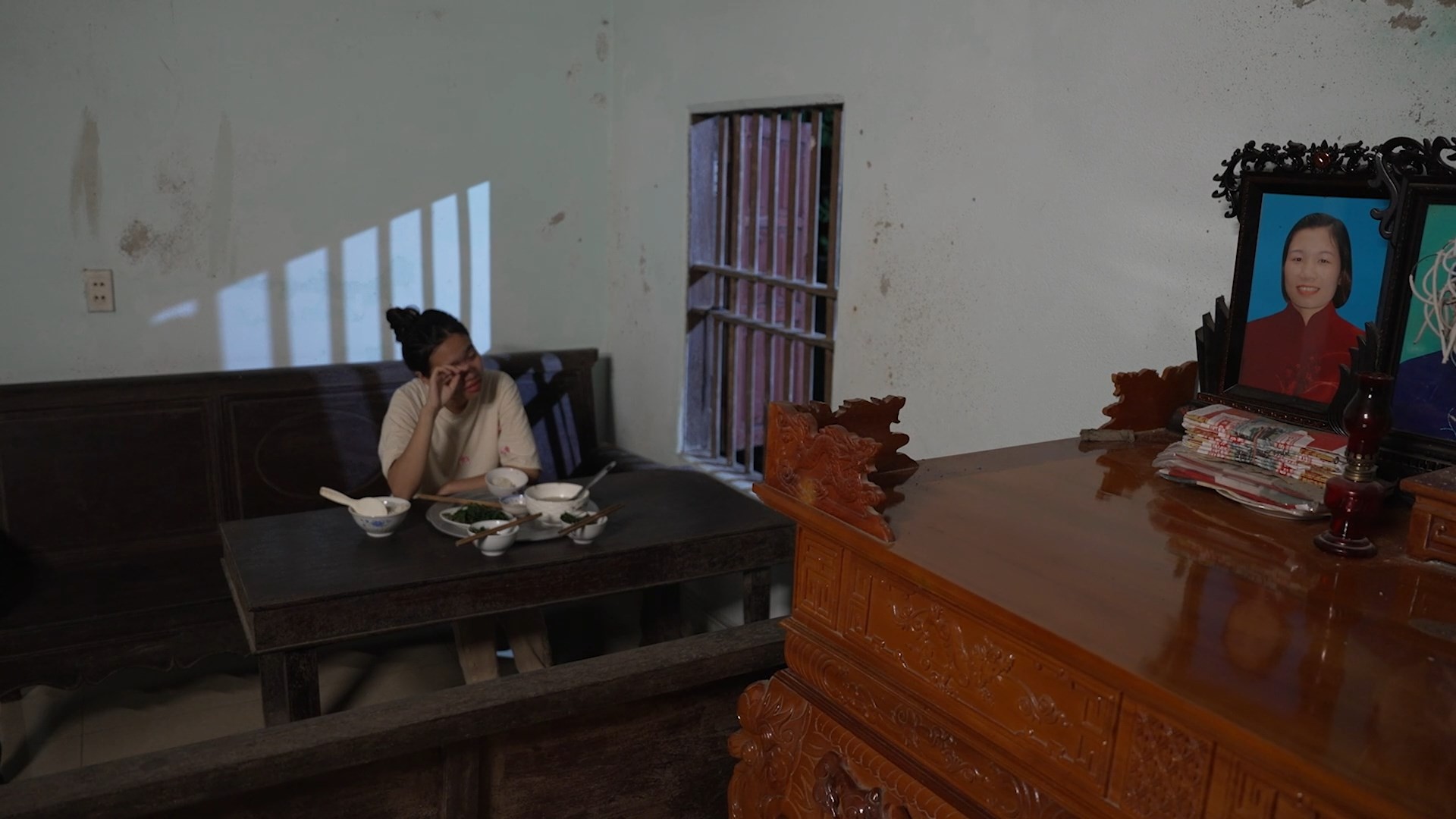 'Mái ấm gia đình Việt': MC Thanh Thảo, B Trần và Hà Myo chạnh lòng trước cảnh cô bé mất cha, gia đình mỗi người một nơi vì hoàn cảnh thiếu thốn