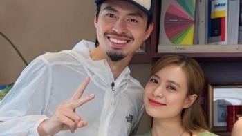 Chụp ảnh cùng hội bạn thân, Hoàng Thùy Linh và Đen Vâu để lộ bằng chứng hẹn hò ?