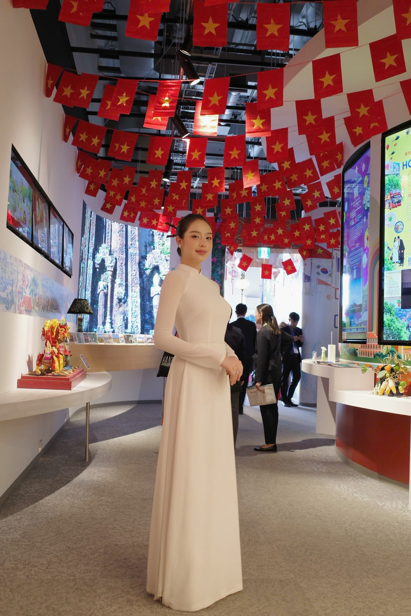 Hoa hậu Thanh Thủy đón tiếp Công chúa Nhật Bản, diễu hành tại Osaka Expo 2025