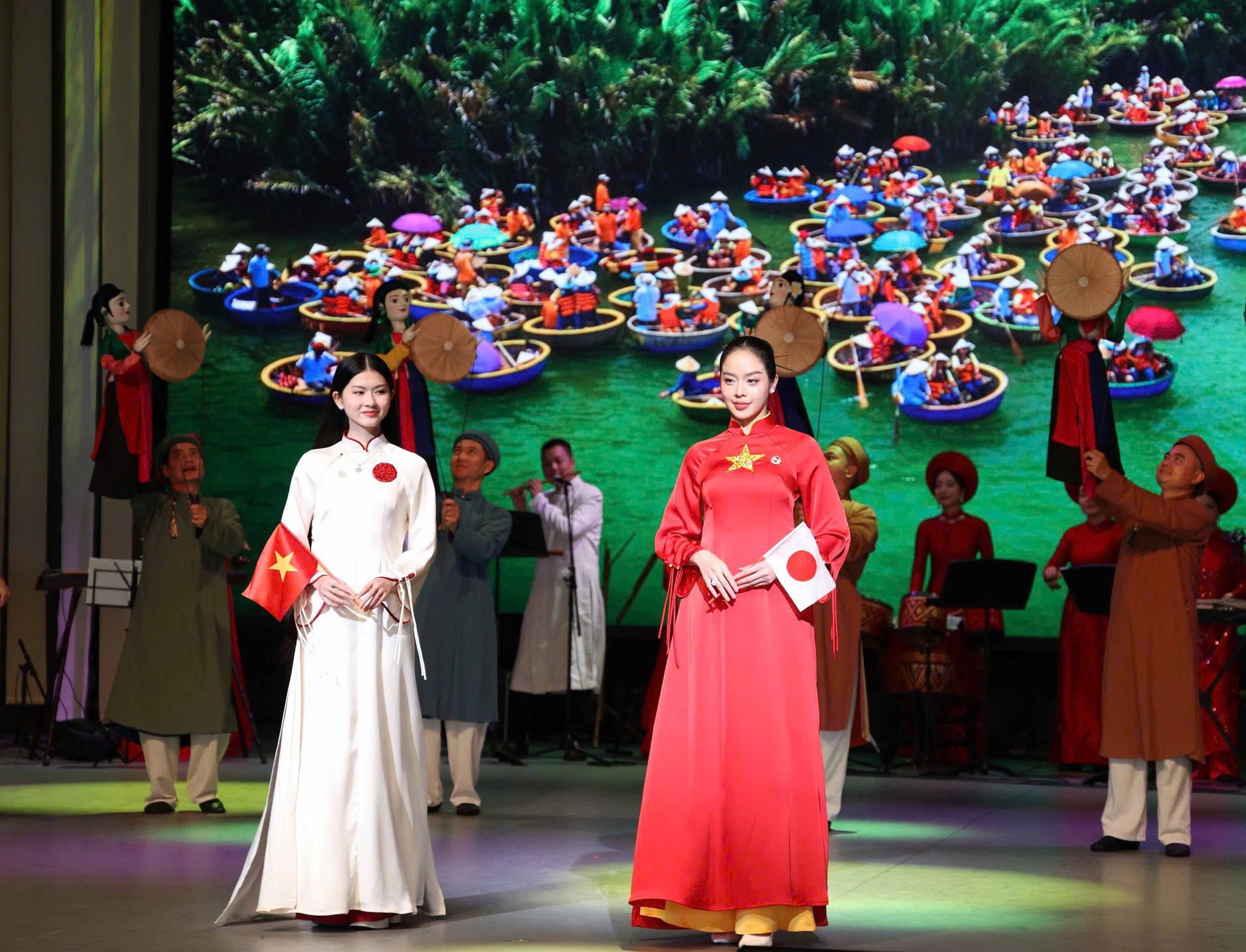 Hoa hậu Thanh Thủy đón tiếp Công chúa Nhật Bản, diễu hành tại Osaka Expo 2025