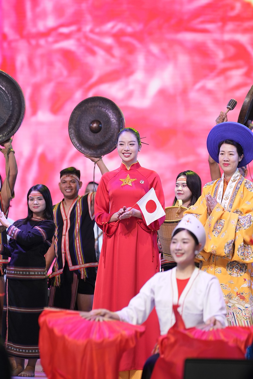 Hoa hậu Thanh Thủy đón tiếp Công chúa Nhật Bản, diễu hành tại Osaka Expo 2025