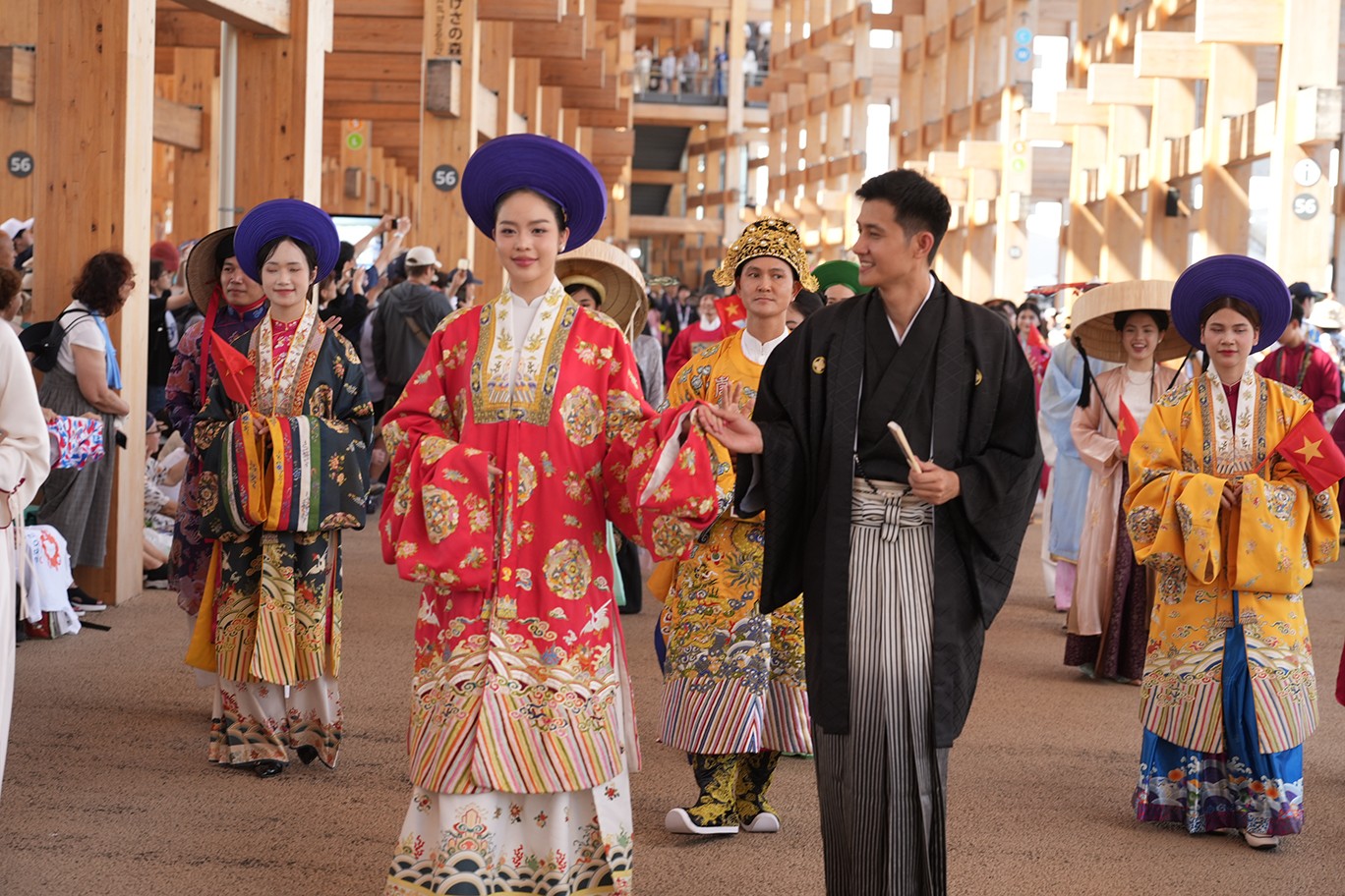 Hoa hậu Thanh Thủy đón tiếp Công chúa Nhật Bản, diễu hành tại Osaka Expo 2025