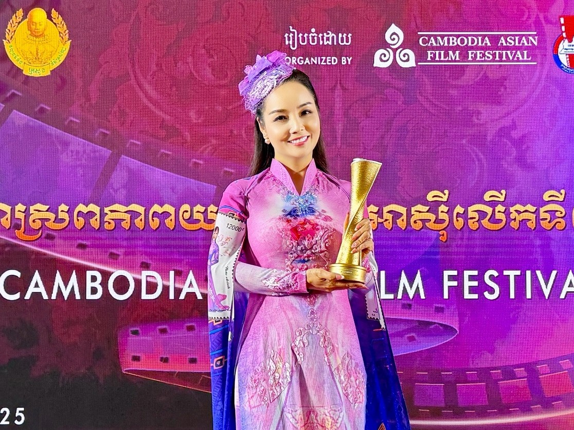 'Đóa hoa mong manh' nhận giải thứ 19 tại Campuchia