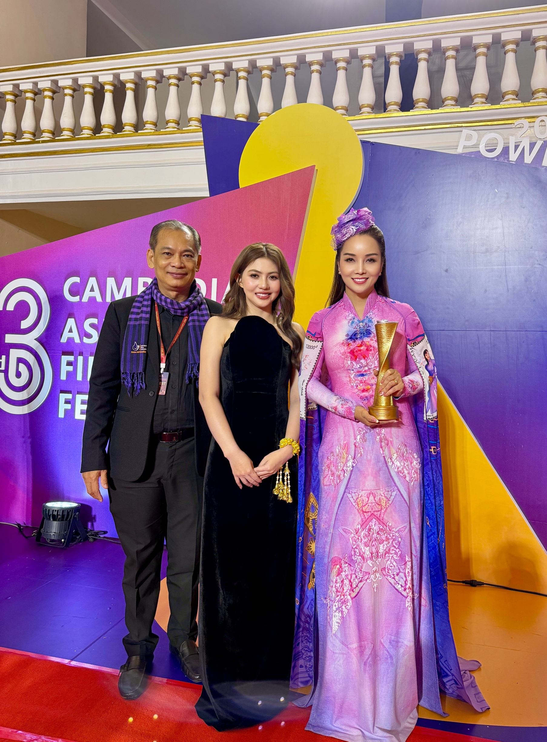 'Đóa hoa mong manh' nhận giải thứ 19 tại Campuchia