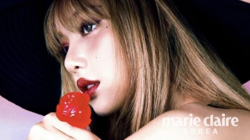 Lisa (BlackPink) 'Hàn hóa', netizen khen 'đẹp như thiên thần'