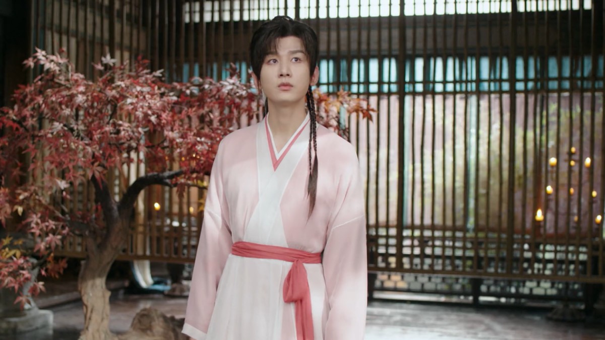 Tạo hình nữ tính của Thành Nghị nhận 'gạch đá'