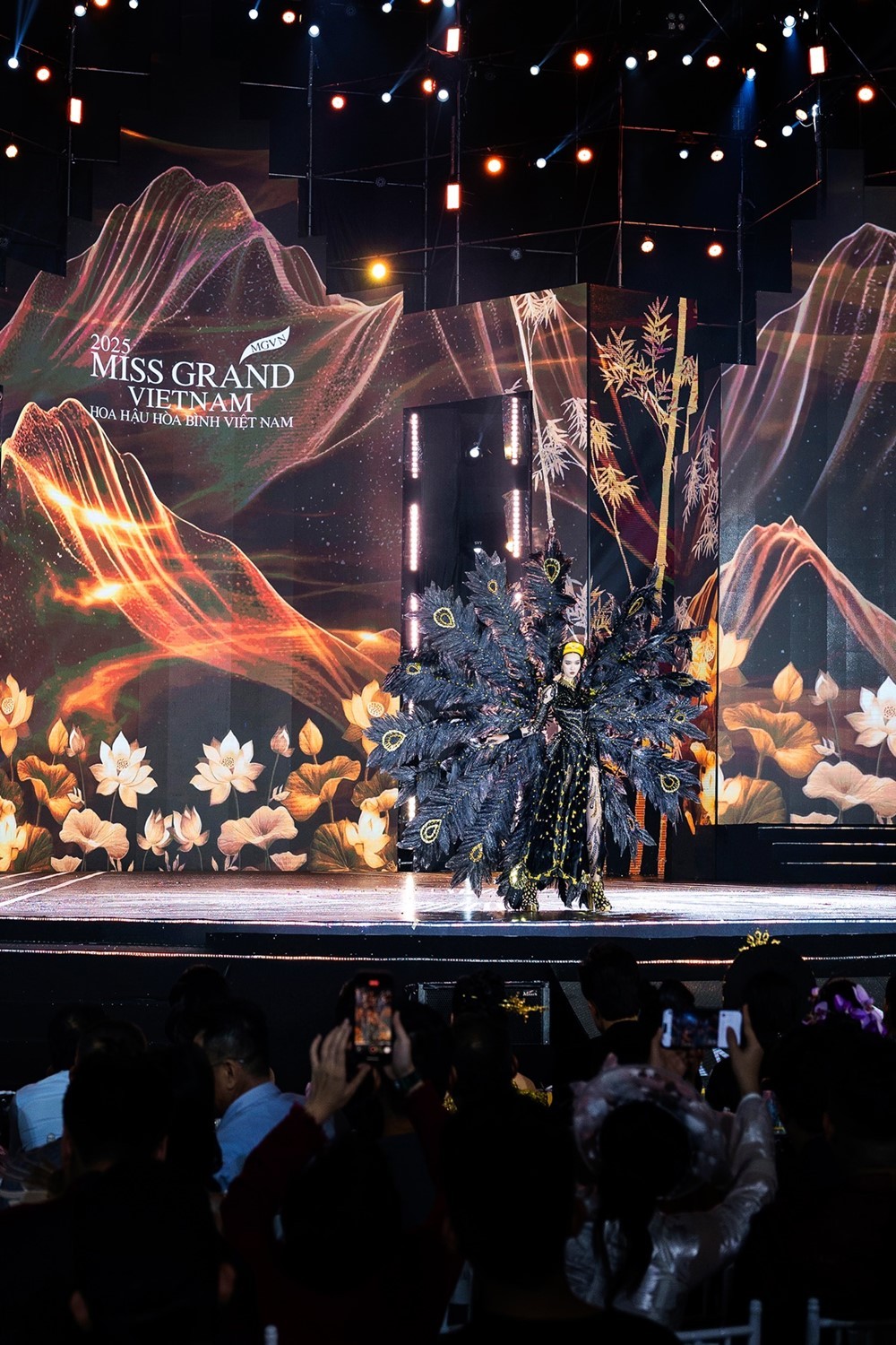 Độc đáo các thiết kế trang phục dân tộc của đội Minh Châu ở 'Miss Grand Vietnam 2025'