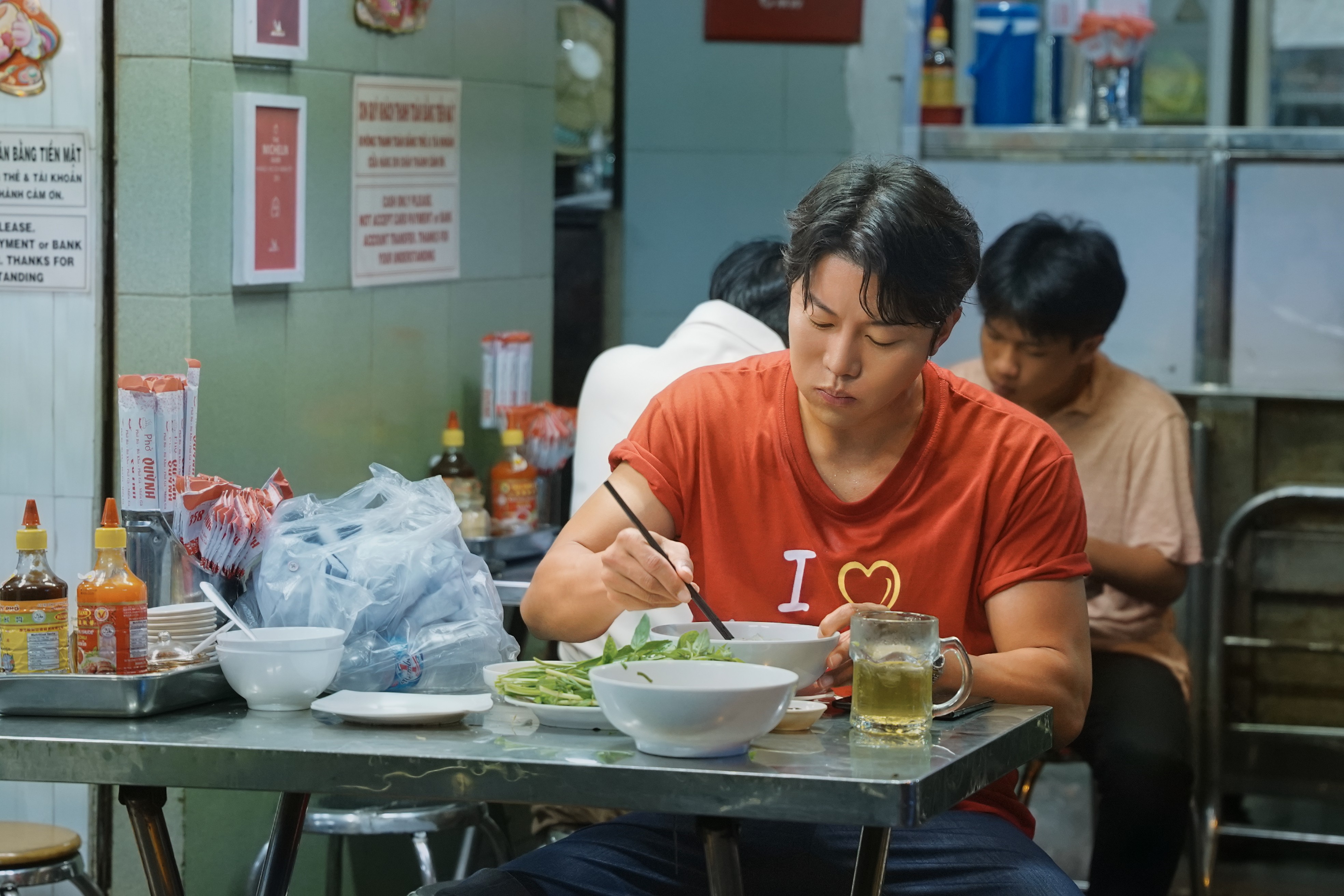 'Tay anh giữ một vì sao': Dự án được sản xuất bởi ekip chất lượng từ Hàn Quốc sẵn sàng khuấy đảo phòng vé tháng 10