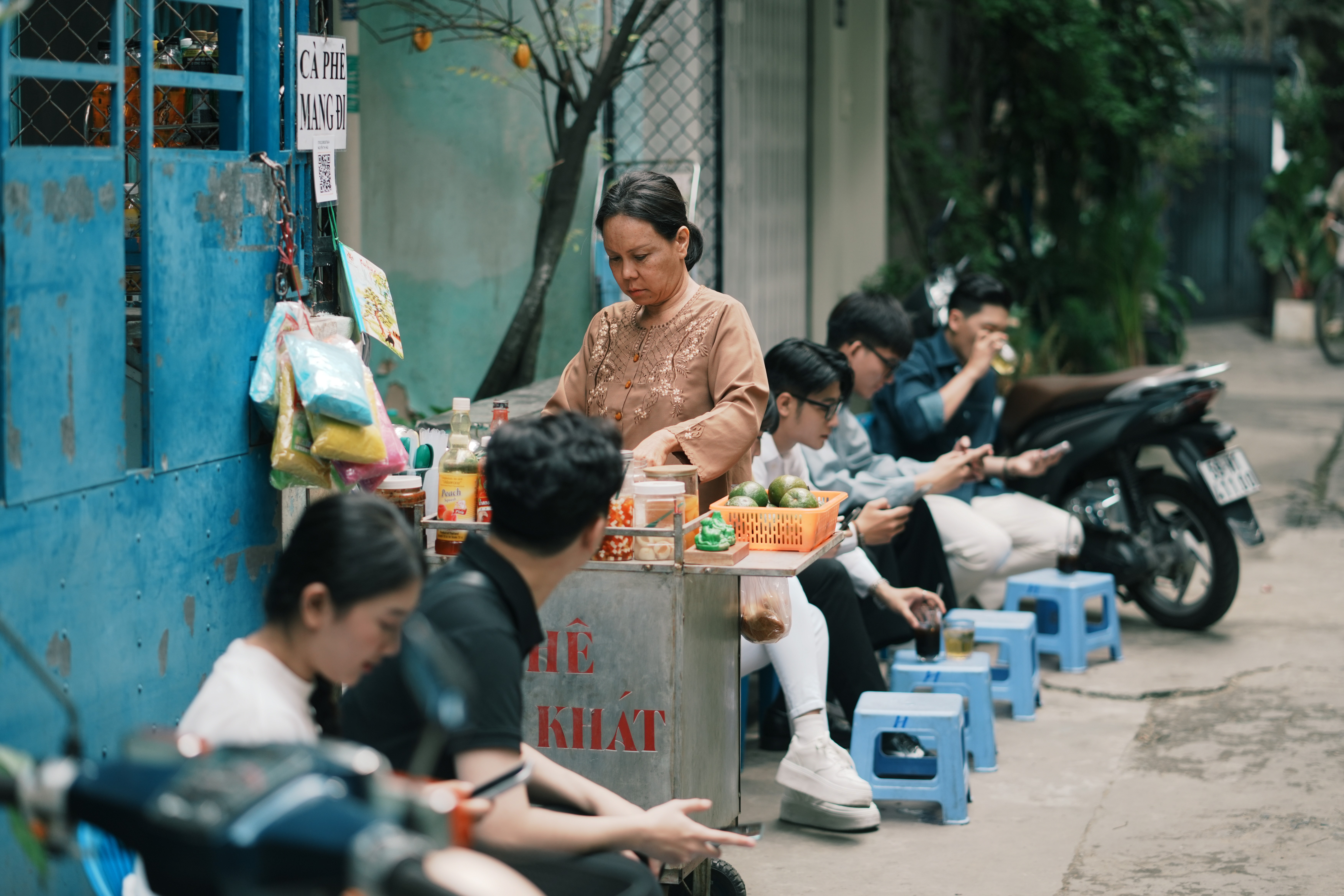 'Sớm tối tắt đèn có nhau', giá trị tình làng nghĩa xóm được tái hiện trong 'Cục vàng của ngoại'