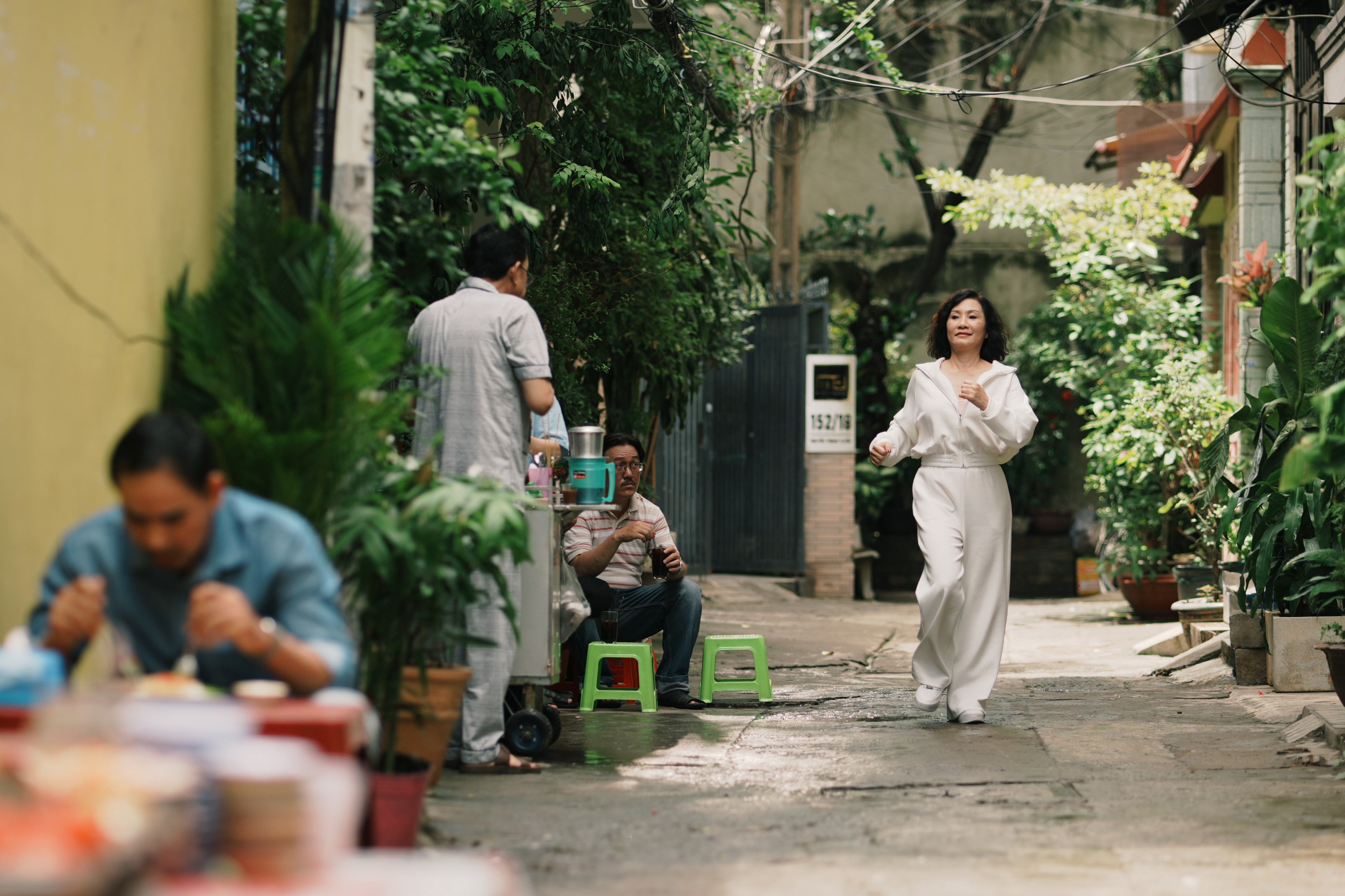 'Sớm tối tắt đèn có nhau', giá trị tình làng nghĩa xóm được tái hiện trong 'Cục vàng của ngoại'