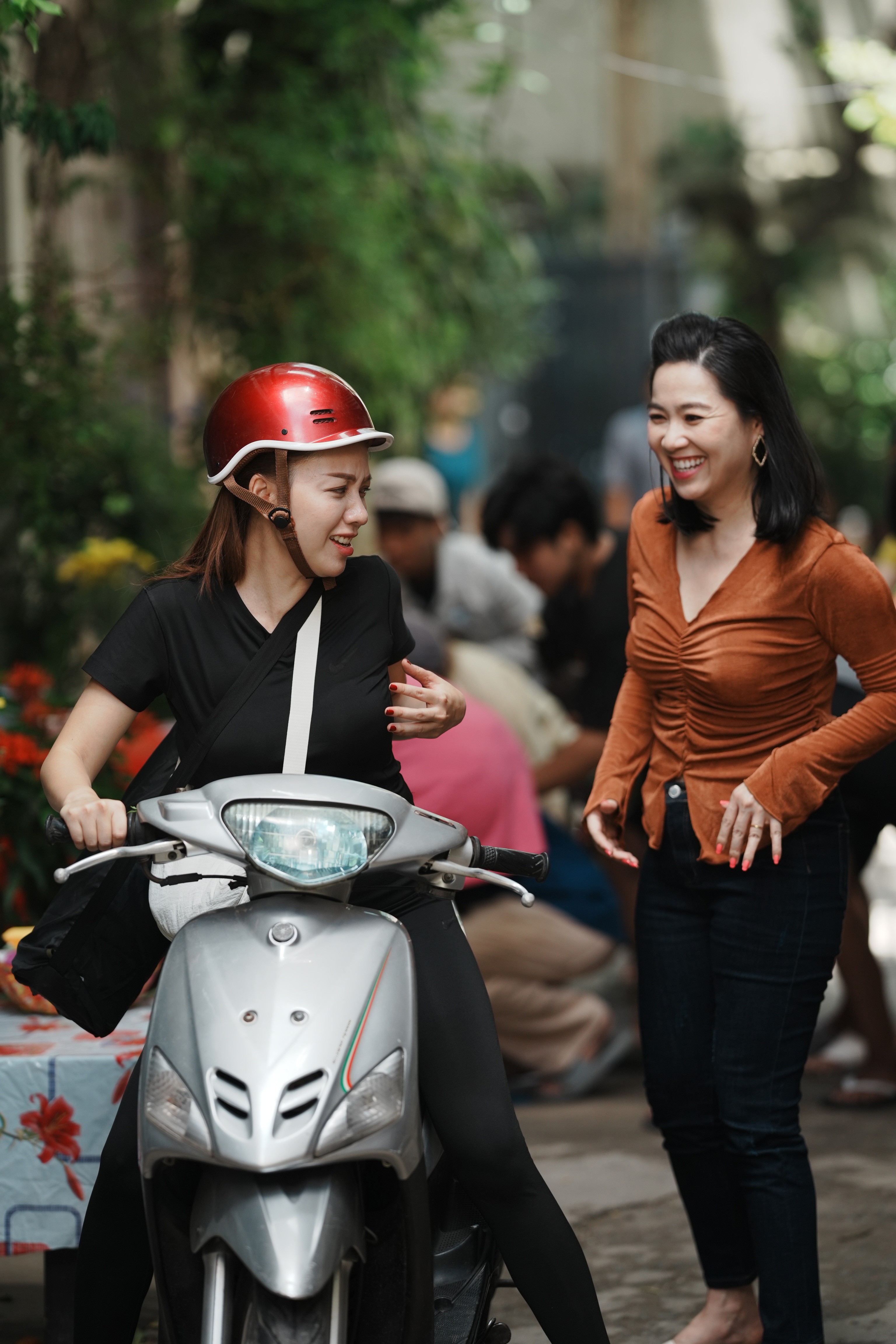 'Sớm tối tắt đèn có nhau', giá trị tình làng nghĩa xóm được tái hiện trong 'Cục vàng của ngoại'