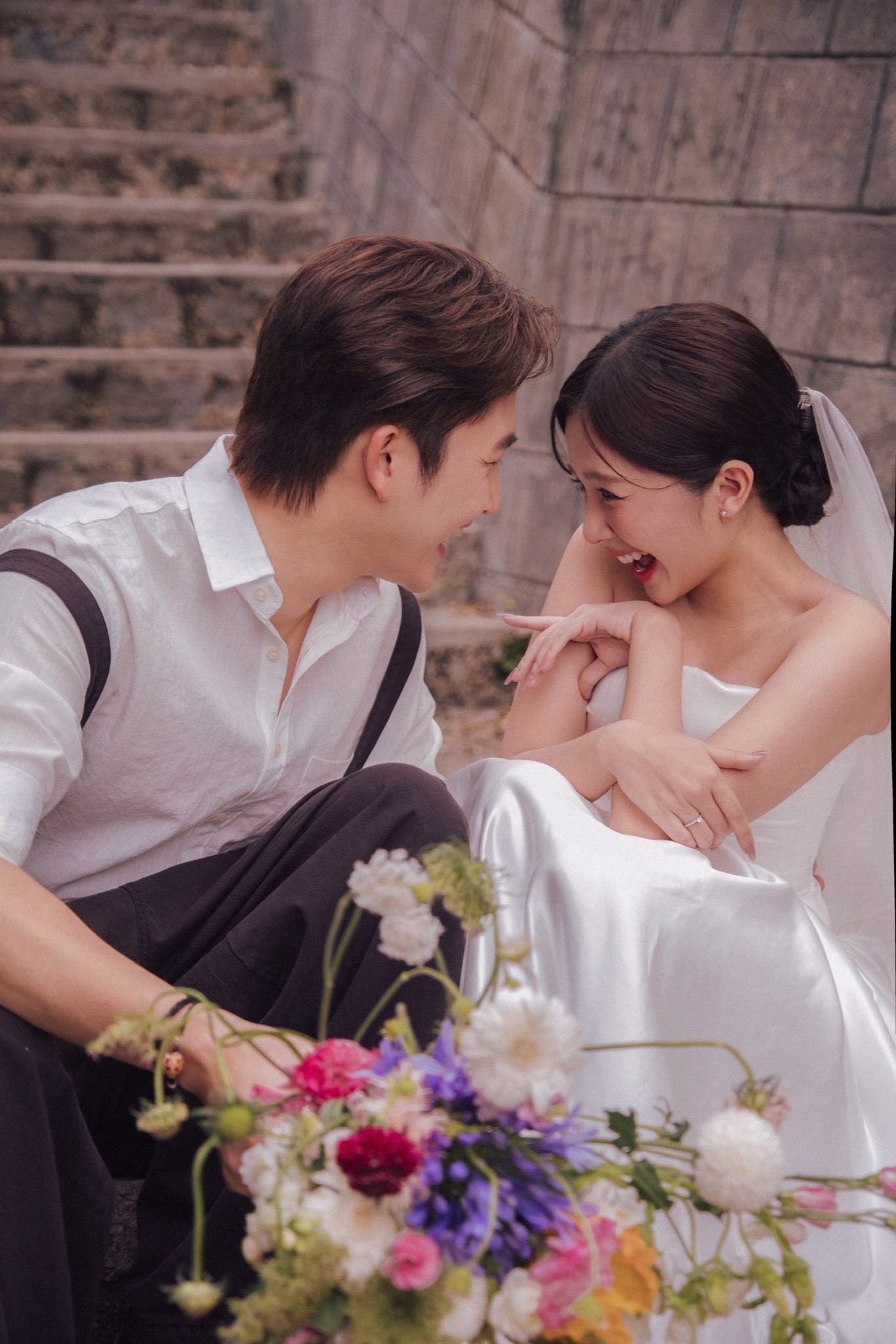 Đình Tú - Ngọc Huyền: Chuyện tình màn ảnh đi đến đám cưới cổ tích ngoài đời thực