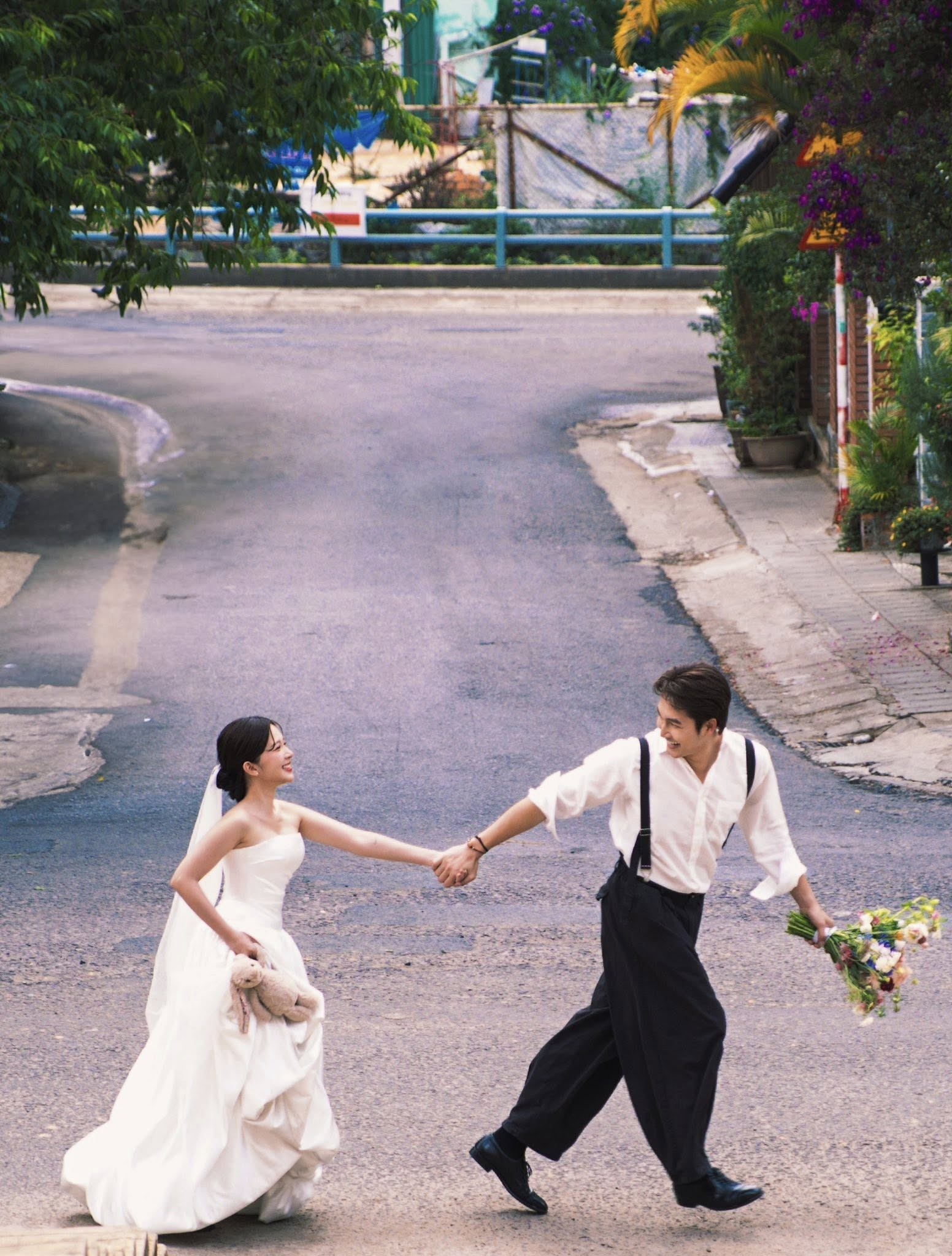 Đình Tú - Ngọc Huyền: Chuyện tình màn ảnh đi đến đám cưới cổ tích ngoài đời thực