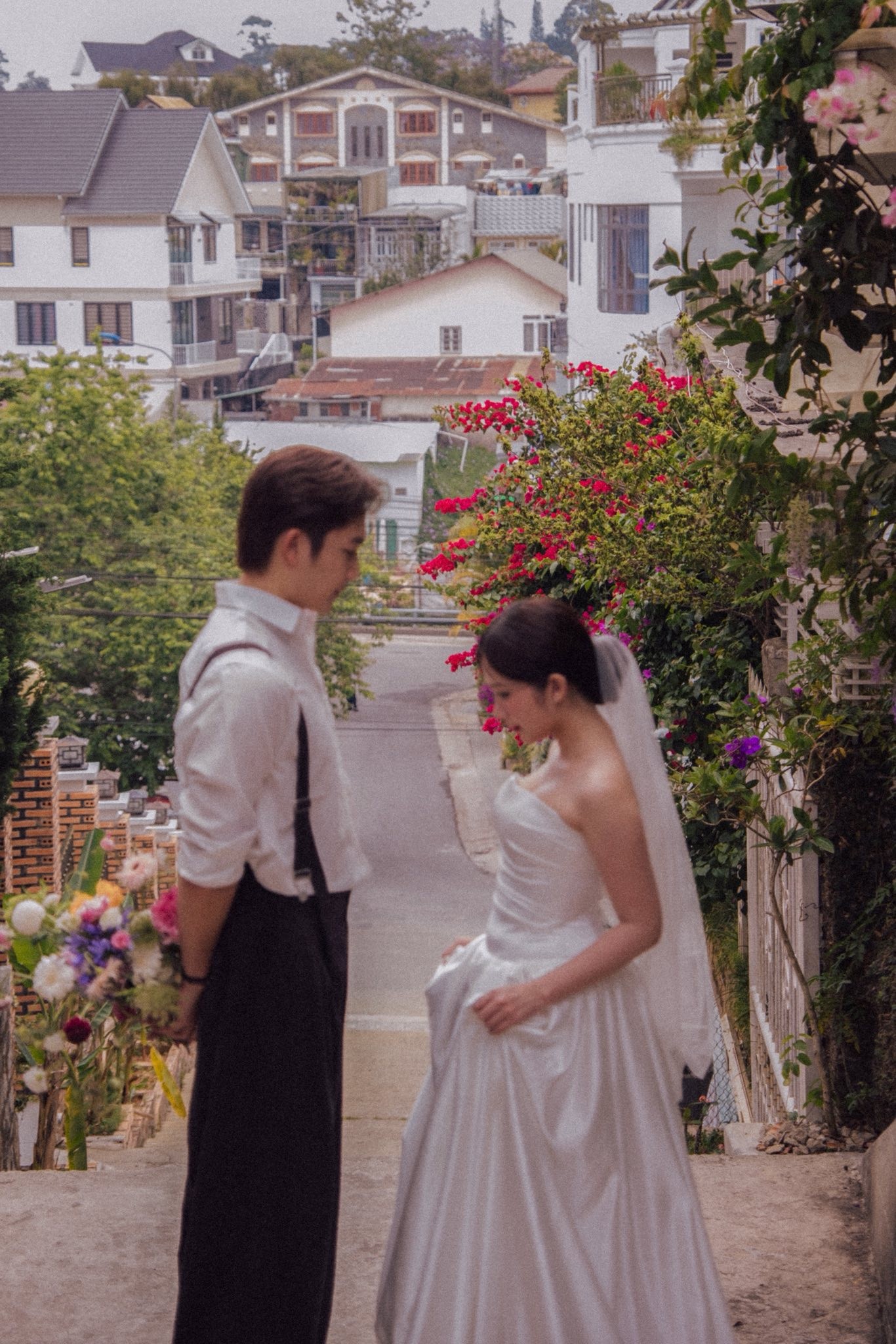 Đình Tú - Ngọc Huyền: Chuyện tình màn ảnh đi đến đám cưới cổ tích ngoài đời thực