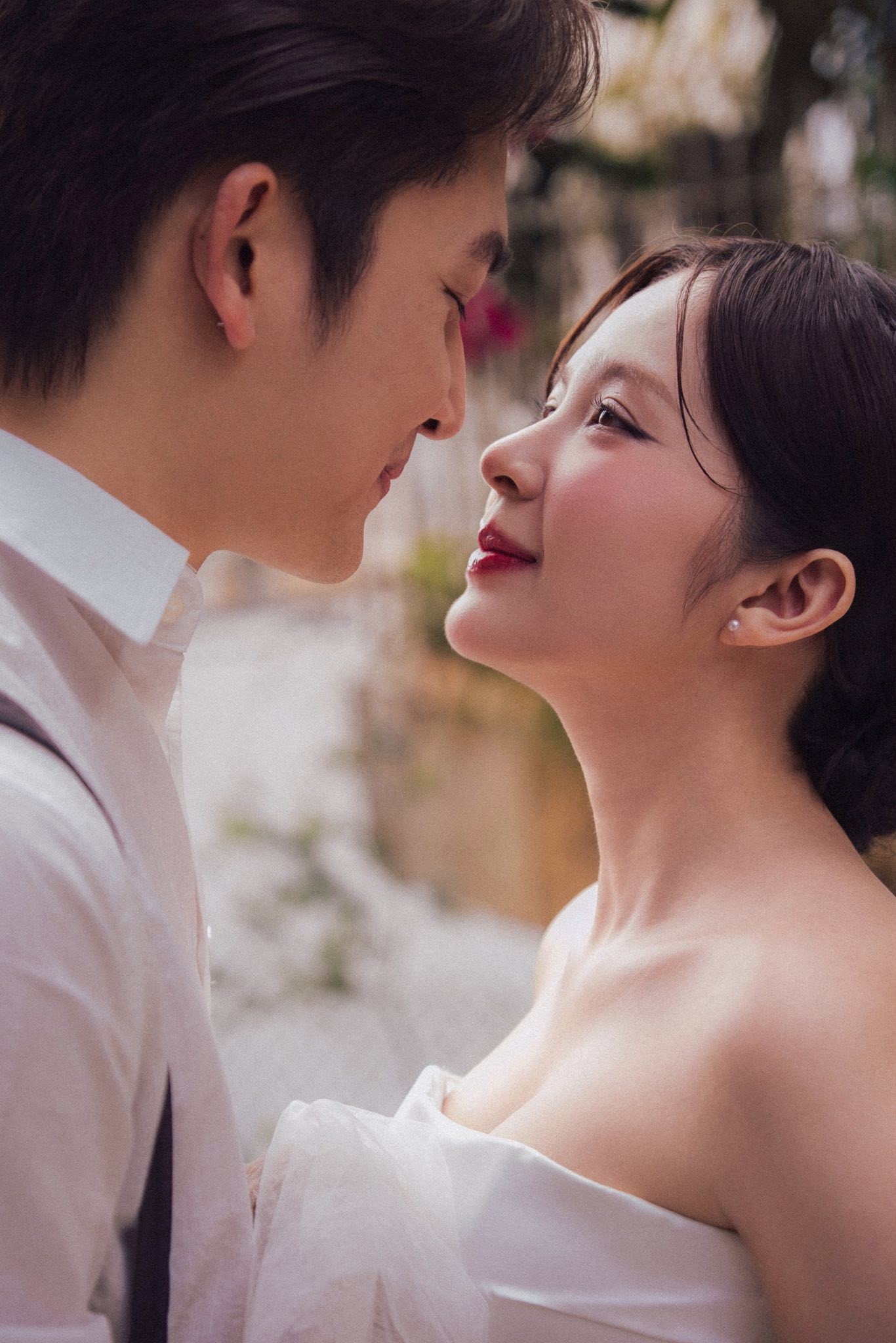 Đình Tú - Ngọc Huyền: Chuyện tình màn ảnh đi đến đám cưới cổ tích ngoài đời thực