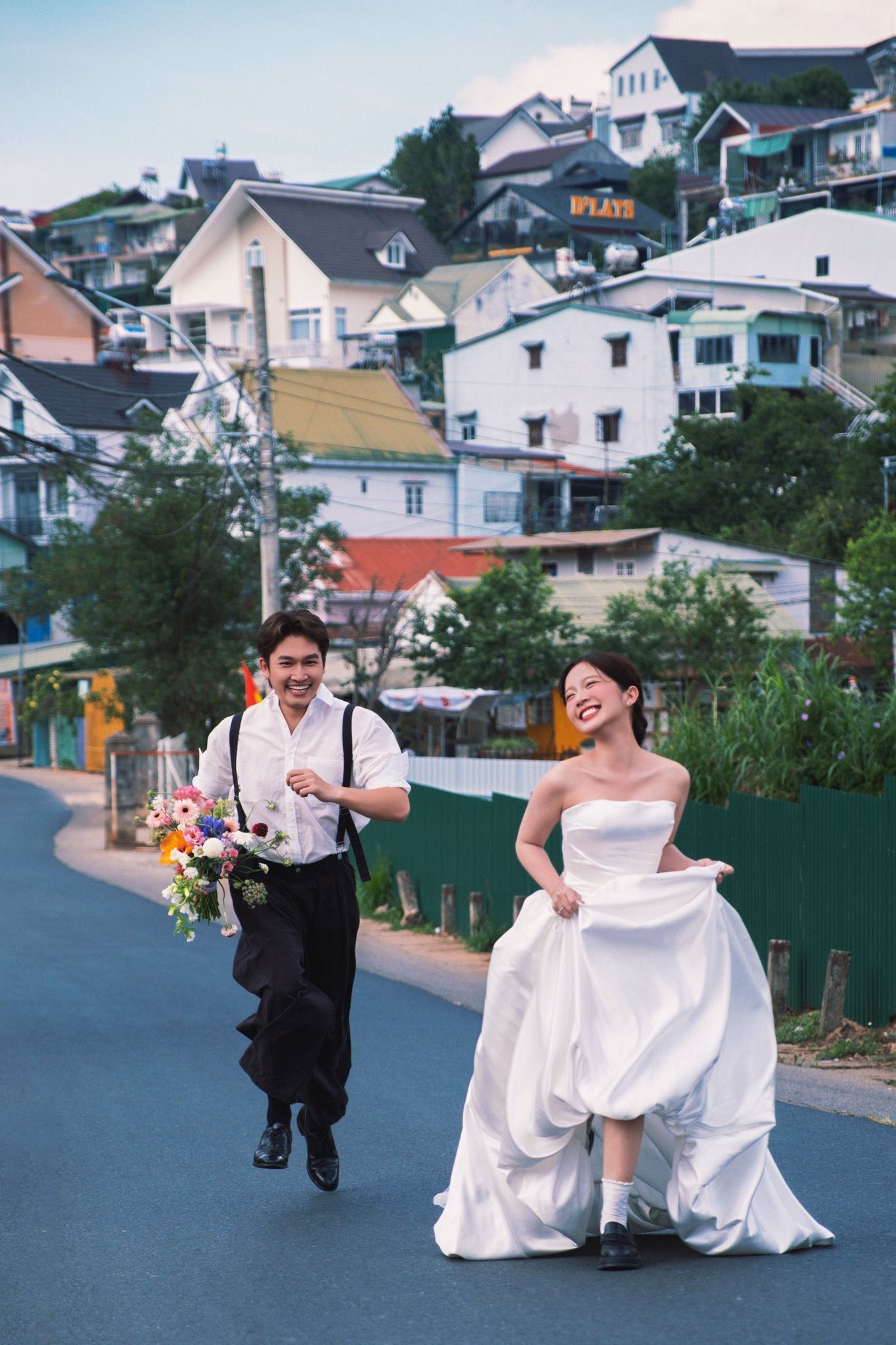 Đình Tú - Ngọc Huyền: Chuyện tình màn ảnh đi đến đám cưới cổ tích ngoài đời thực