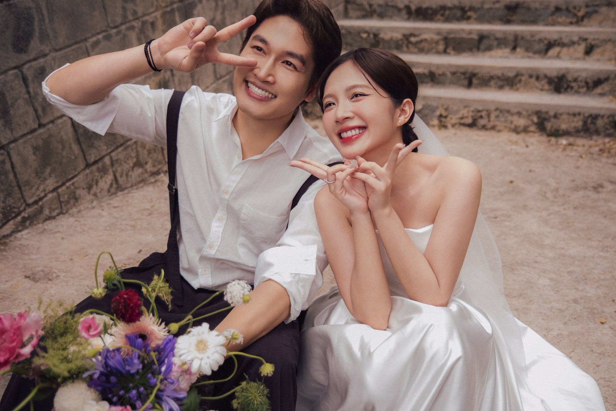 Đình Tú - Ngọc Huyền: Chuyện tình màn ảnh đi đến đám cưới cổ tích ngoài đời thực