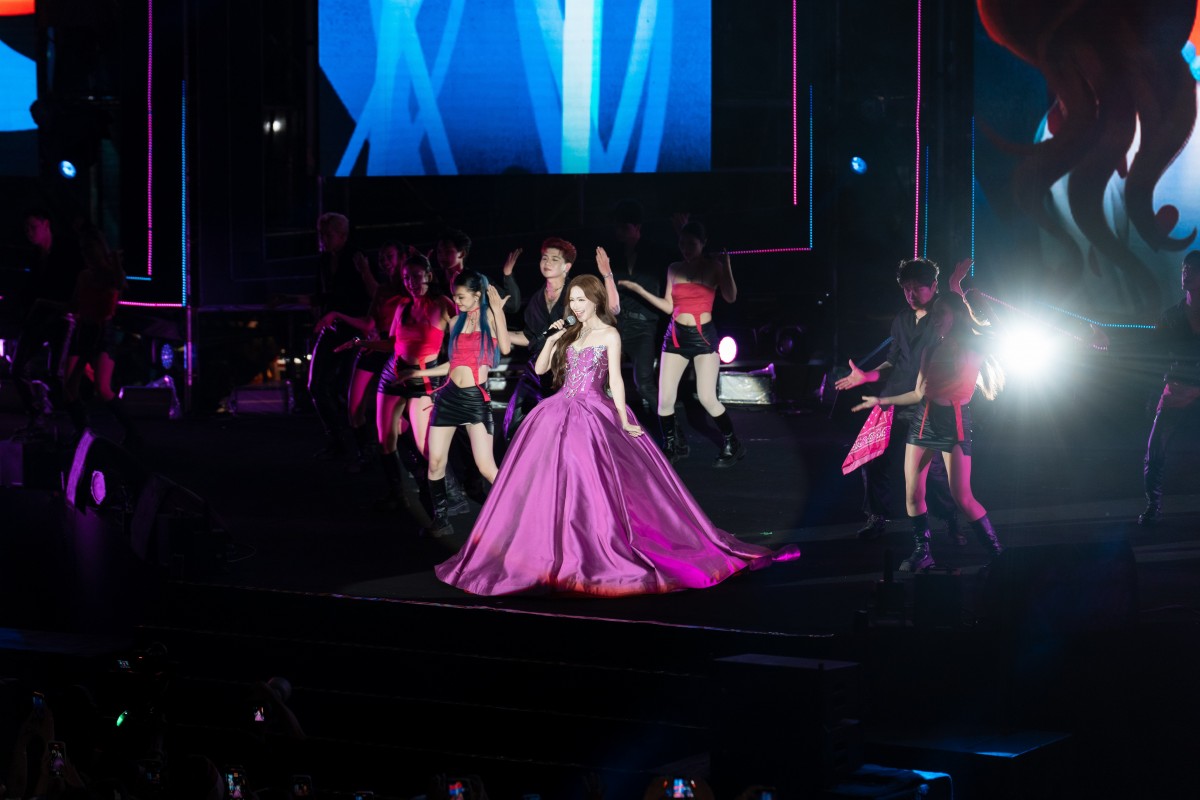 Dàn sao khủng đốt cháy chương trình chào tân sinh viên của FPT Polytechnic