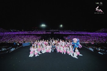 'Em xinh 'Say Hi' Concert - Đêm 1: 8 tiết mục sử dụng hệ thống bàn nâng lập trình, 30 món quà độc quyền từ các Em xinh