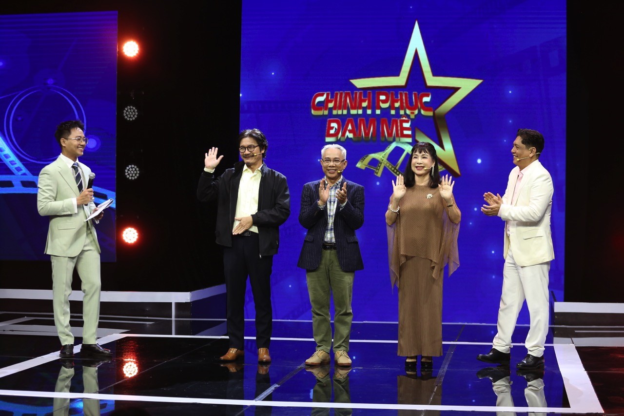 'Chinh phục đam mê' tập 1: Thí sinh Hoàng Quyên nhận mưa lời khen từ NSND Kim Xuân, NSƯT Công Ninh vì tiết mục truyền năng lượng tích cực