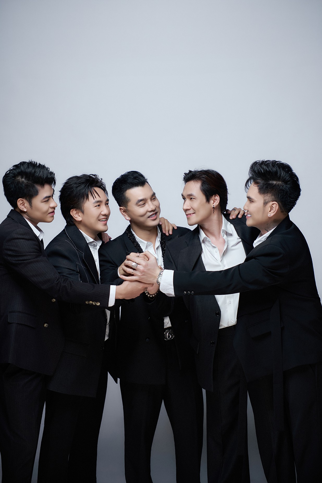 Lần đầu tiên 5 ca sĩ đã thành danh lập nhóm Ngũ Hổ Tướng