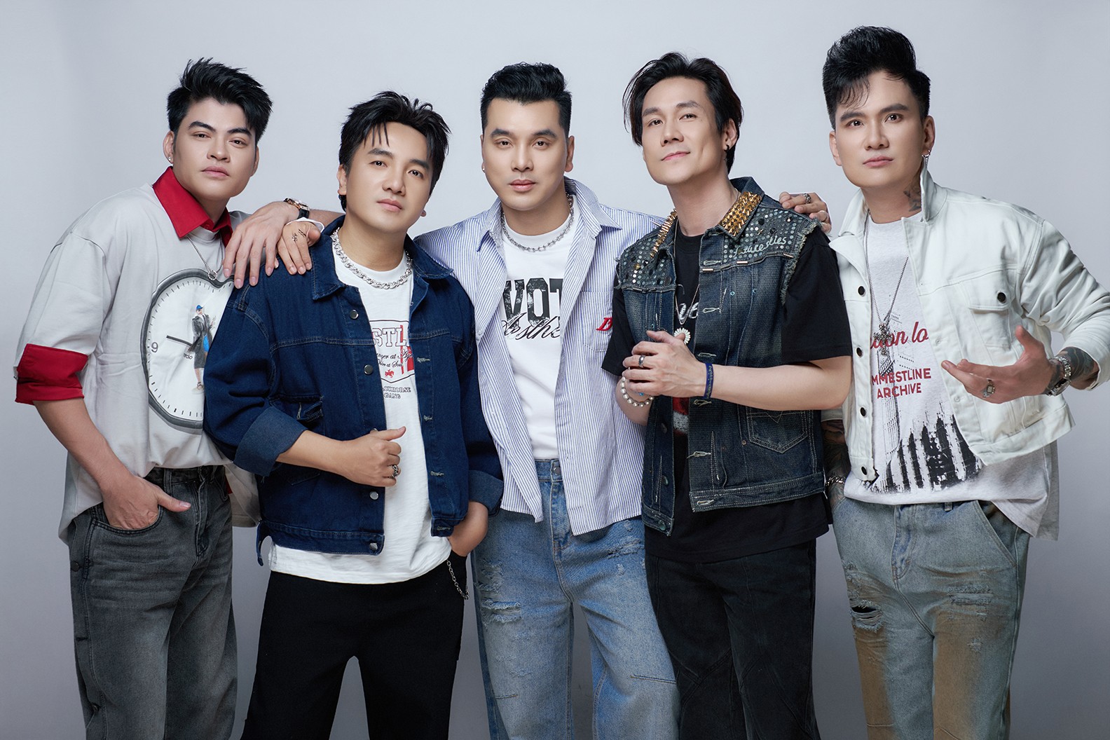 Lần đầu tiên 5 ca sĩ đã thành danh lập nhóm Ngũ Hổ Tướng