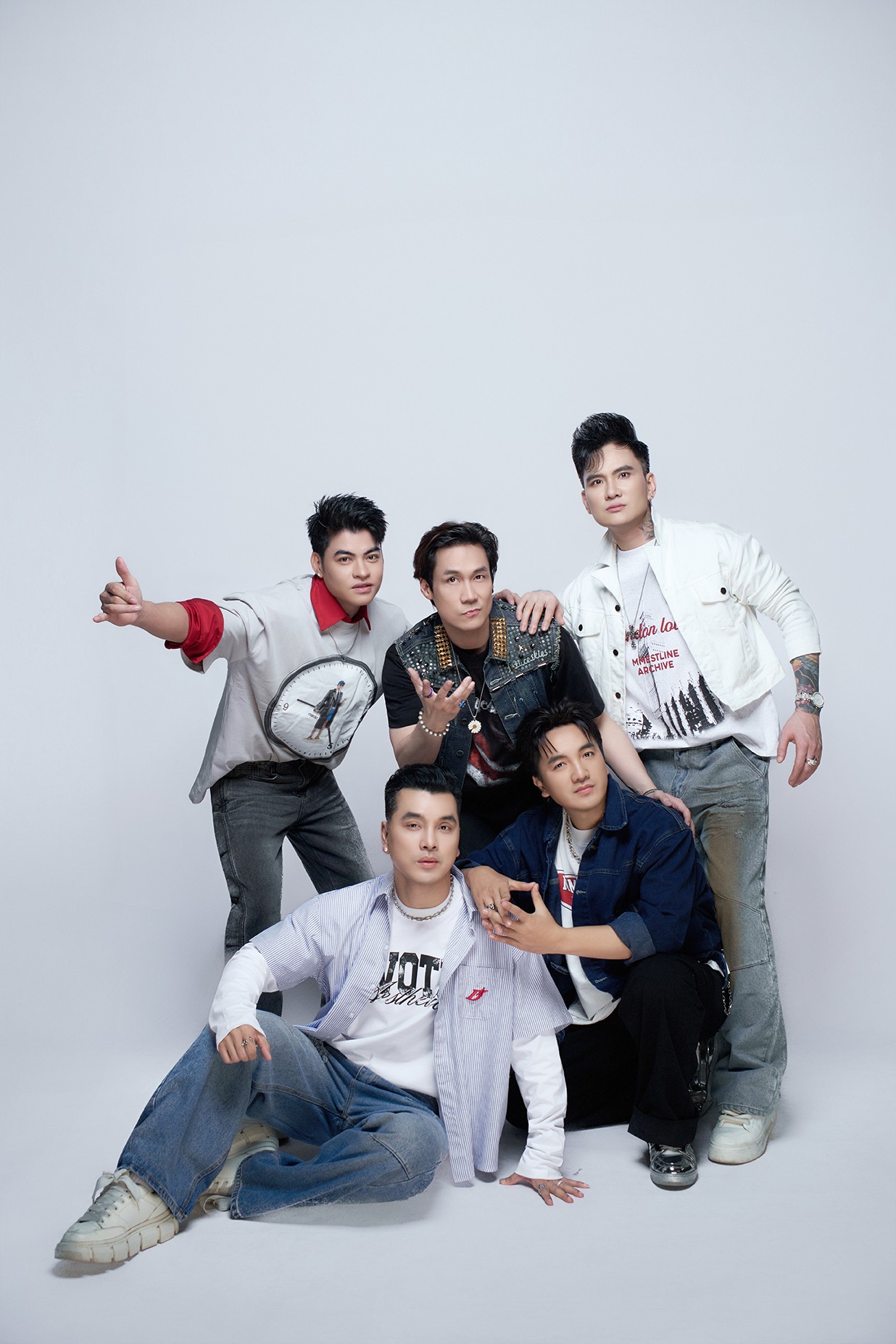 Lần đầu tiên 5 ca sĩ đã thành danh lập nhóm Ngũ Hổ Tướng