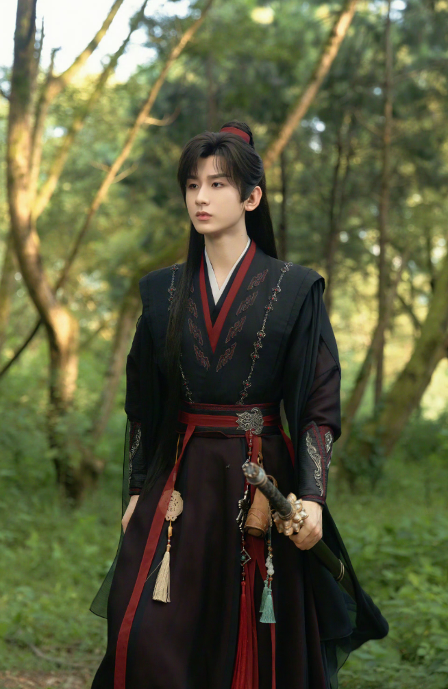 Top Gun: Maverick có sức hút thế nào mà cho Avengers