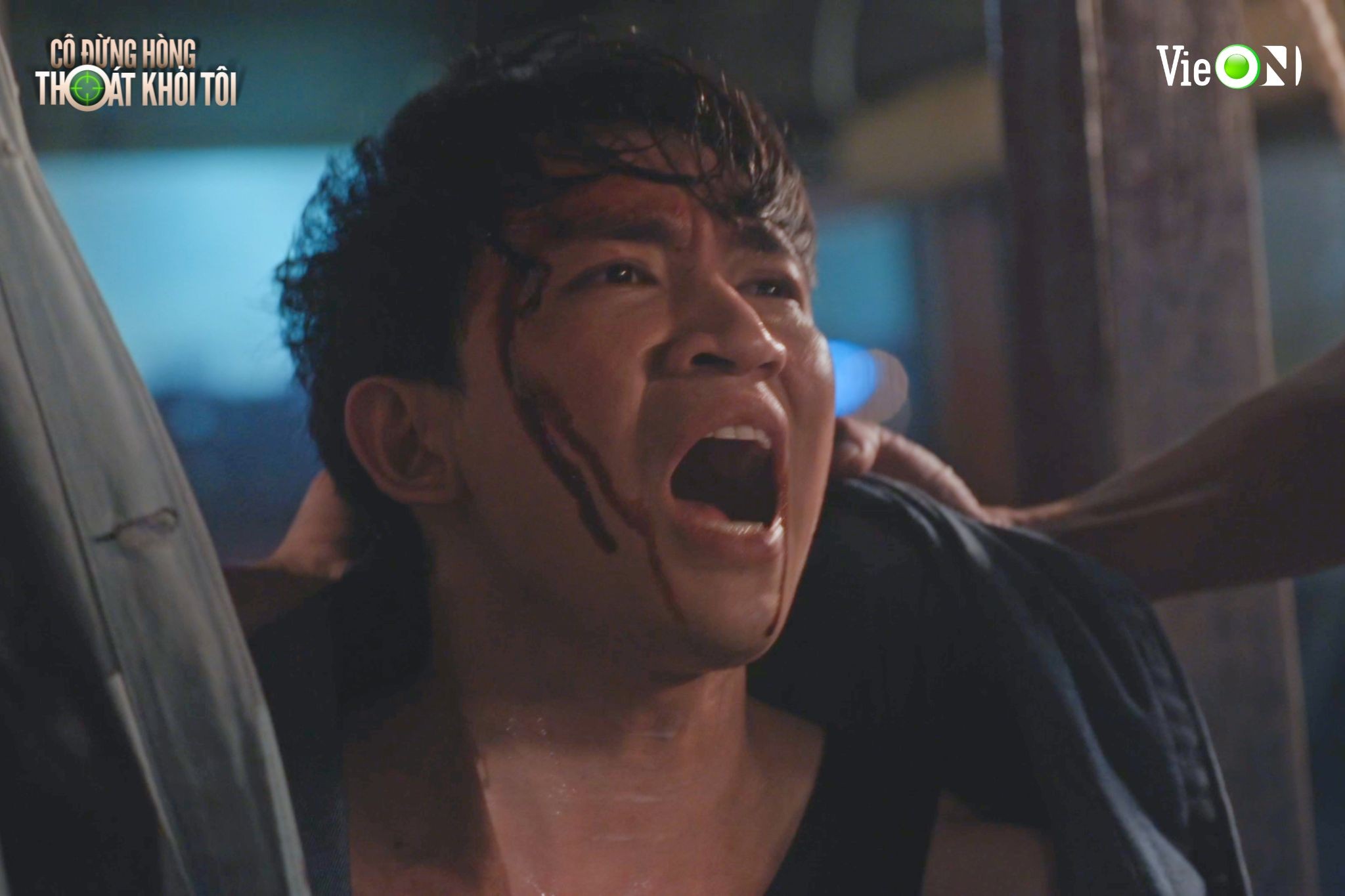 Nam chính 'Mưa đỏ' lộ diện là ông trùm phản diện trong 'Cô đừng hòng thoát khỏi tôi'