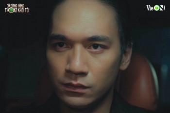 Nam chính 'Mưa đỏ' lộ diện là ông trùm phản diện trong 'Cô đừng hòng thoát khỏi tôi'