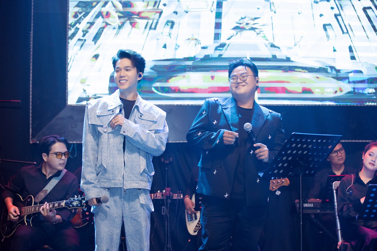 Host Thảo Trần áp lực khi lựa chọn ca khúc cho các khách mời trong show 'Chuyện tình 5'