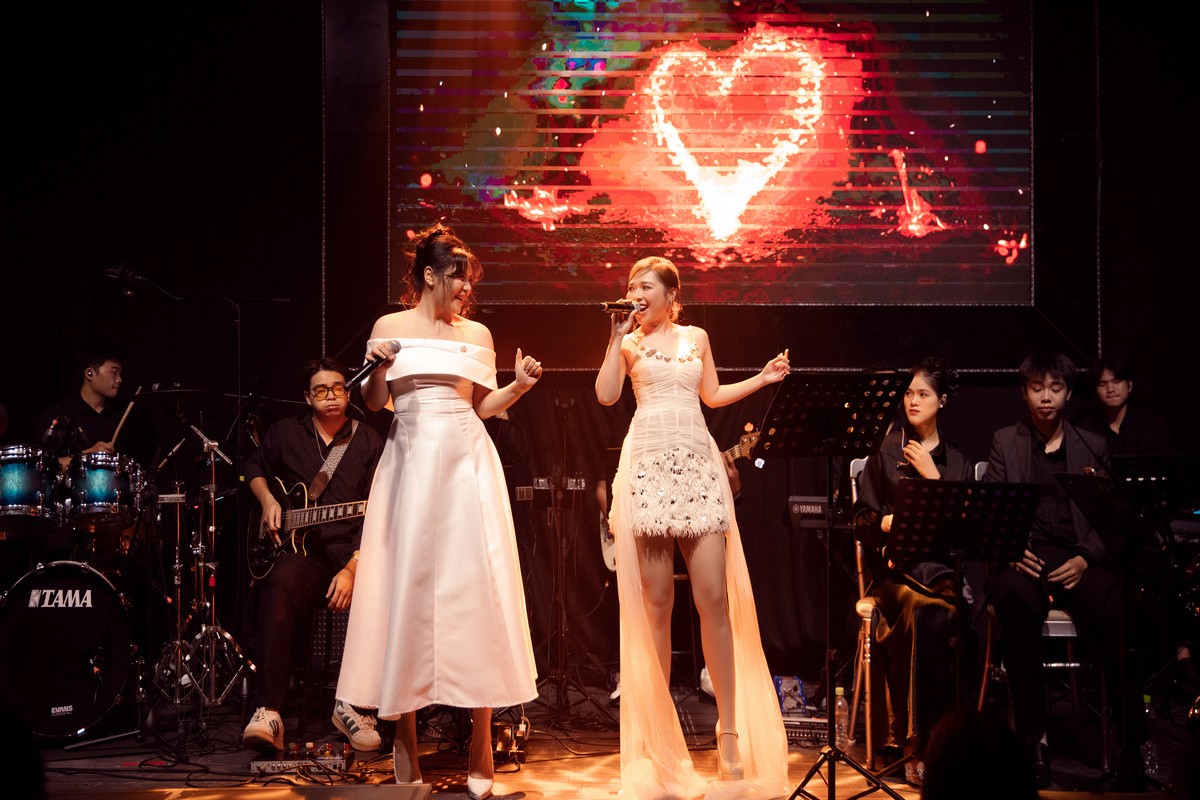 Host Thảo Trần áp lực khi lựa chọn ca khúc cho các khách mời trong show 'Chuyện tình 5'