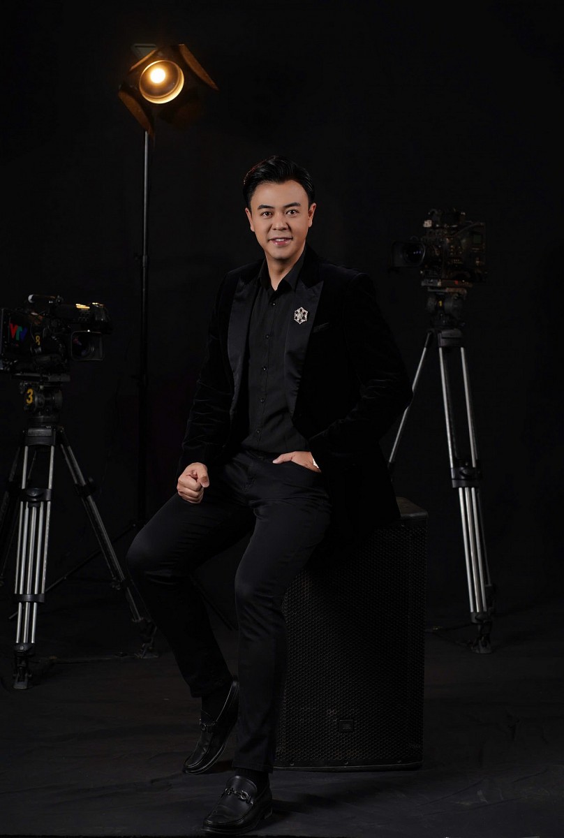 Tuấn Tú: Thỏa ước nguyện đóng vai công an