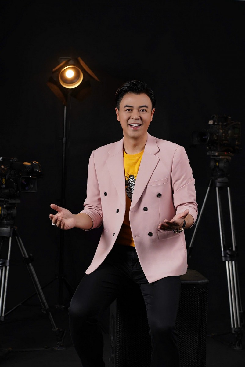 Tuấn Tú: Thỏa ước nguyện đóng vai công an