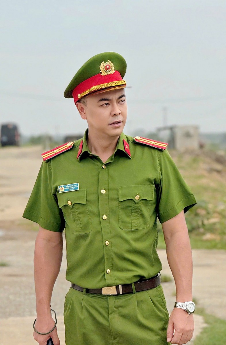 Tuấn Tú: Thỏa ước nguyện đóng vai công an