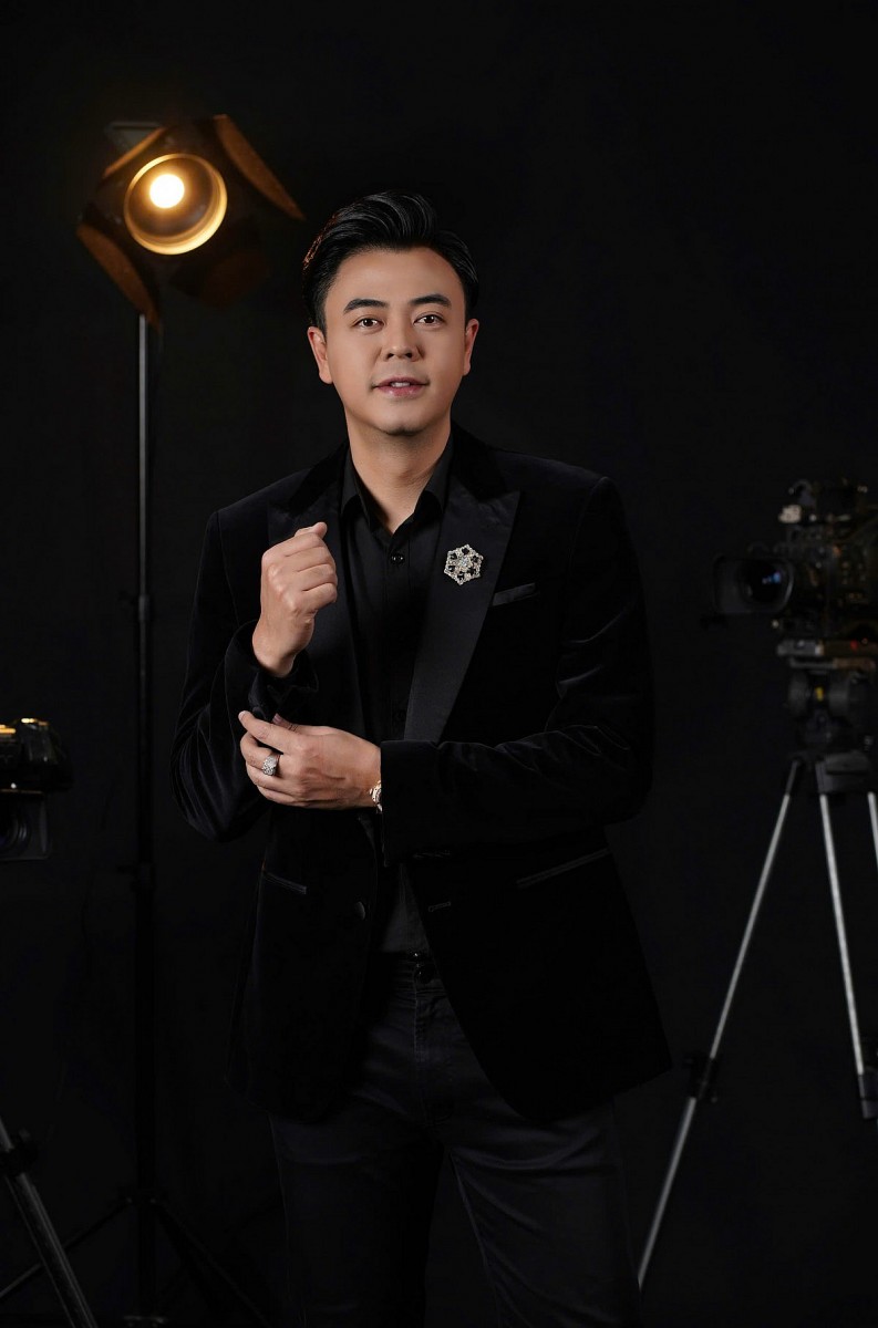 Tuấn Tú: Thỏa ước nguyện đóng vai công an