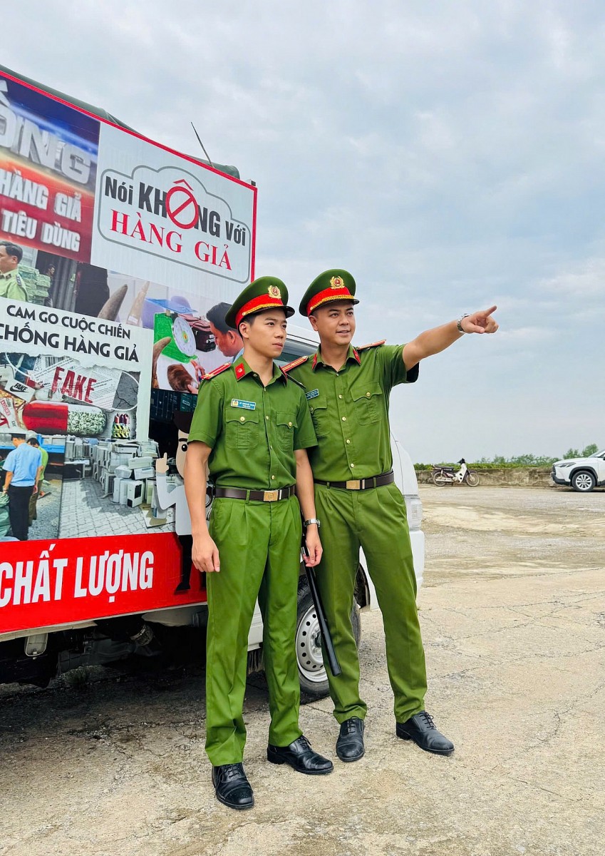 Tuấn Tú: Thỏa ước nguyện đóng vai công an