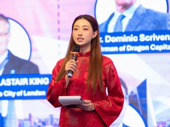 Hoa hậu Lương Thùy Linh tỏa sáng trong vai trò MC tại Hội nghị cấp cao về Trung tâm tài chính quốc tế Vương quốc Anh – Việt Nam